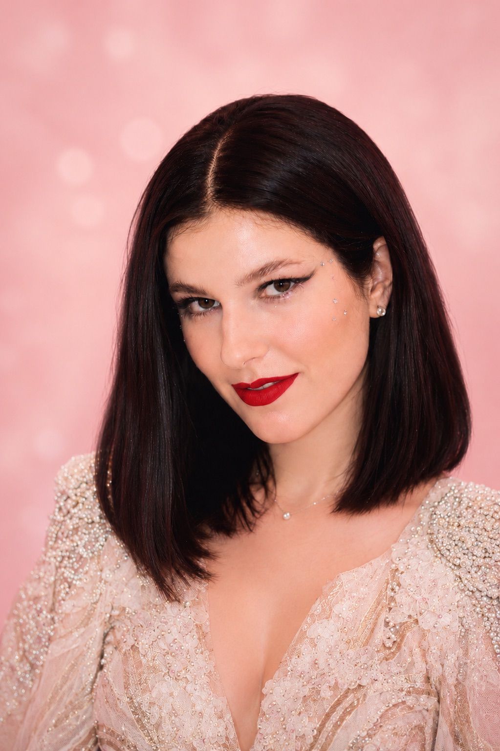 Glossy Blunt Bob · 14”